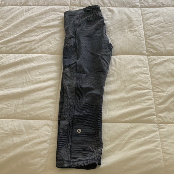 Lululemon Capri leggings - Picture 2 of 5